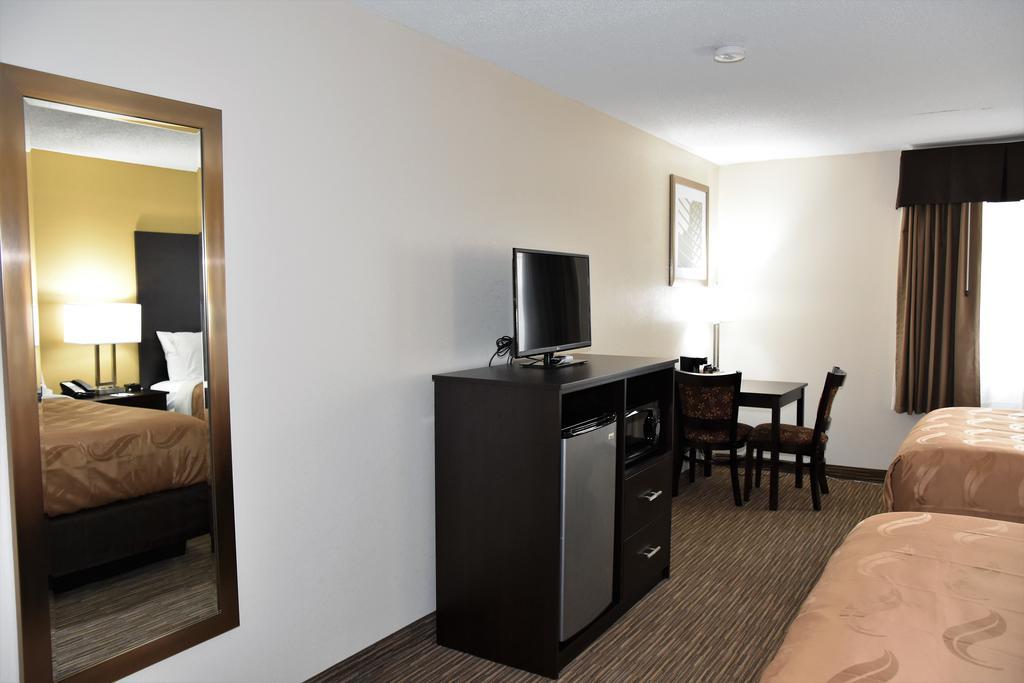 Motel 6-Metropolis, Il Kültér fotó